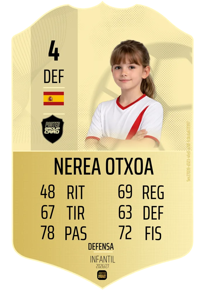 Carta personalizada de una jugadora de fútbol, con su foto, su dorsal y sus atributos